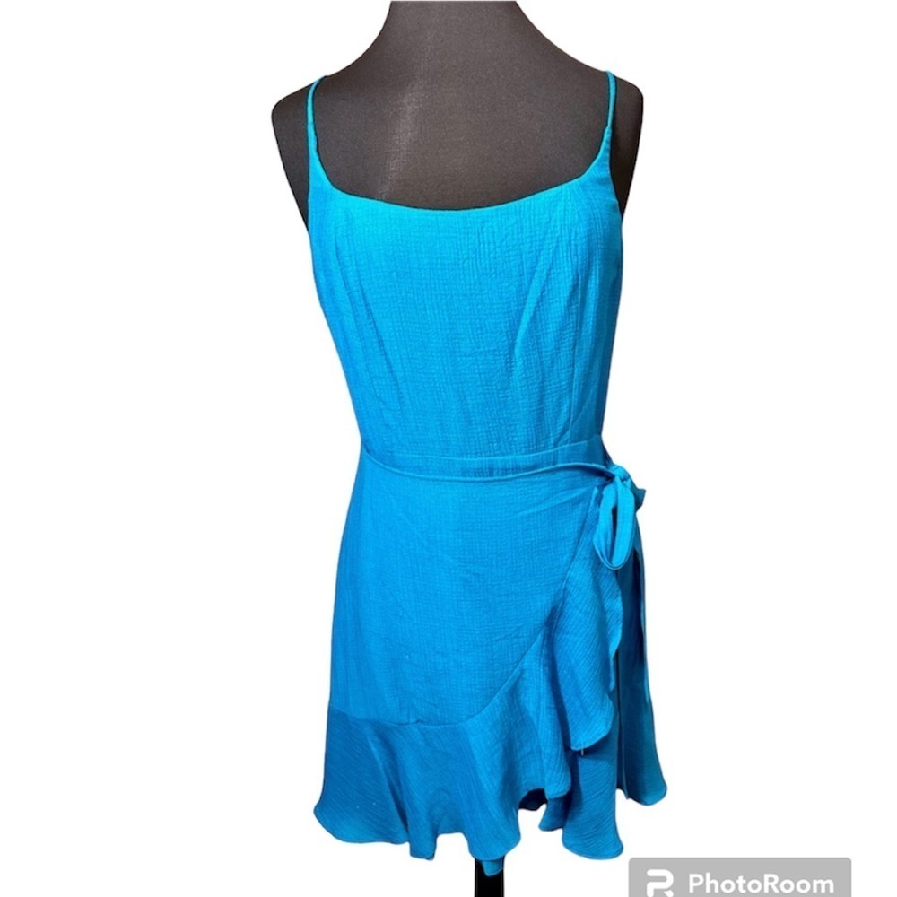NWT G B Gianna Bini size medium blue wrap mini dress
